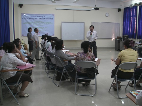 의학교육_신좌섭_캄보디아교육개발센터교육과정개발워크숍2_2012년.jpg