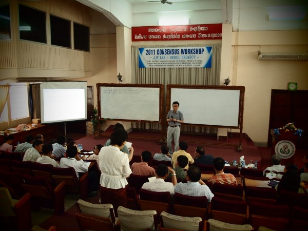 의학교육_신좌섭_이종욱-서울프로젝트목표설정워크숍2_2011년.JPG